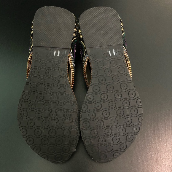 Hand Embroidered Sandals - Picture 5 of 5